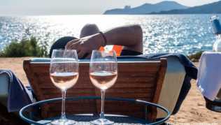 Chillen am Strand Es Codolar: Das Lifestyle-Urlaubsziel Ibiza wartet auf Gäste Chillen am Strand Es Codolar: Das Lifestyle-Urlaubsziel Ibiza wartet auf Gäste