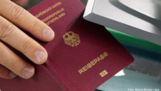Wenn das Buchungsdatum schon eine Weile zurück liegt, sollten unbedingt die Ausweisdokumente nach ihrer Gültigkeit überprüft werden. Spätestens beim Boarding kann einem das zum Verhängnis werden Wenn das Buchungsdatum schon eine Weile zurück liegt, sollten unbedingt die Ausweisdokumente nach ihrer Gültigkeit überprüft werden. Spätestens beim Boarding kann einem das zum Verhängnis werden