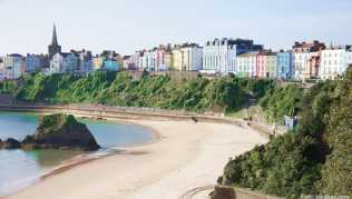 Entlang der schroffen Küstenlinie von Pembrokeshire windet sich der Wales Coast Path Entlang der schroffen Küstenlinie von Pembrokeshire windet sich der Wales Coast Path