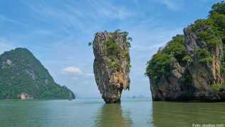 Die »James-Bond-Insel« in der Bucht von Phang Nga ist ein beliebtes Ausflugsziel Die »James-Bond-Insel« in der Bucht von Phang Nga ist ein beliebtes Ausflugsziel