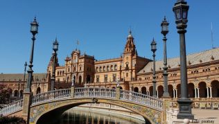 Der Plaza D' España in Sevilla Der Plaza D' España in Sevilla