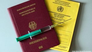 Reisepass und Impfausweis sollte man bei Auslandsreisen außerhalb Europas stets dabei haben Reisepass und Impfausweis sollte man bei Auslandsreisen außerhalb Europas stets dabei haben