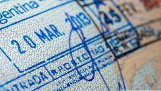 Begehrte Stempel im Pass: Für viele Länder der Welt müssen deutsche Urlauber kein Visum mehr beantragen, etwa für Argentinien - manchmal wird es jedoch kompliziert Begehrte Stempel im Pass: Für viele Länder der Welt müssen deutsche Urlauber kein Visum mehr beantragen, etwa für Argentinien - manchmal wird es jedoch kompliziert