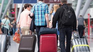 Wird ein Koffer oder dessen Inhalt bei einem Flug stark beschädigt, haftet unter Umständen die Airline Wird ein Koffer oder dessen Inhalt bei einem Flug stark beschädigt, haftet unter Umständen die Airline
