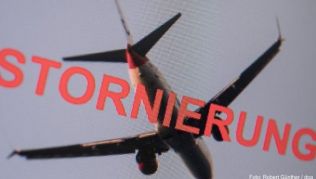 Nicht nur, dass bei einer Stornierung der Urlaubsflieger ohne einen abhebt. Geld in Form von Gebühren kostet die Absage auch noch Nicht nur, dass bei einer Stornierung der Urlaubsflieger ohne einen abhebt. Geld in Form von Gebühren kostet die Absage auch noch