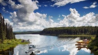 Alaska besteht keinesfalls nur aus eisbedeckten Flächen, sondern zeigt sich durchaus auch grün und üppig##Foto: pixabay.com tpsdave Alaska besteht keinesfalls nur aus eisbedeckten Flächen, sondern zeigt sich durchaus auch grün und üppig
