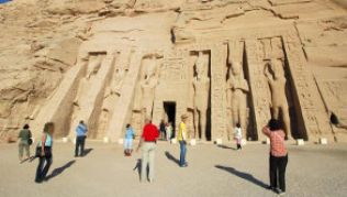 Urlaub in Ägypten wird deutlich günstiger. Nach dem Einbruch der Gästezahlen wollen die Reiseveranstalter die Nachfrage mit Preissenkungen wieder ankurbeln##Foto: Tui Deutschland/Roland E. Jung Urlaub in Ägypten wird deutlich günstiger. Nach dem Einbruch der Gästezahlen wollen die Reiseveranstalter die Nachfrage mit Preissenkungen wieder ankurbeln