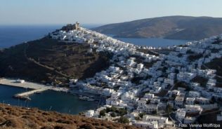 Typisch griechische Kulisse: Chora ist der Hauptort auf Astypalea##Foto: Verena Wolff/dpa Typisch griechische Kulisse: Chora ist der Hauptort auf Astypalea
