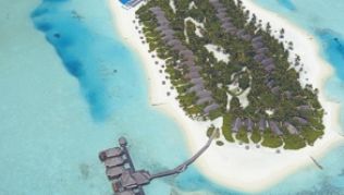 Einmal um die ganze Insel: Der Spaziergnag um das Resort »Anantara Dighu« dauert keine halbe Stunde##Foto: Anantara Dhigu Einmal um die ganze Insel: Der Spaziergnag um das Resort »Anantara Dighu« dauert keine halbe Stunde