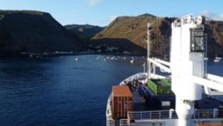 Nicht nur per Schiff, auch auf dem Luftweg ist St. Helena bald zu erreichen. Die Atlantikinsel bekommt einen Flughafen##Foto: Jon Tonks/St Helena Tourism Nicht nur per Schiff, auch auf dem Luftweg ist St. Helena bald zu erreichen. Die Atlantikinsel bekommt einen Flughafen