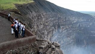 Ein Muss bei einer Reise nach Nicaragua: Ein Besuch bei einem der vielen Vulkane in der Region um Granada.##Foto: Franz Smets Ein Muss bei einer Reise nach Nicaragua: Ein Besuch bei einem der vielen Vulkane in der Region um Granada.