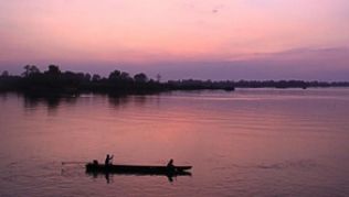 Tief im Süden von Laos, unmittelbar an der Grenze zu Kambodscha, erstreckt sich im Mekong eine einmalige Flusslandschaft Si Phan Don##Foto: Manuel Meyer Tief im Süden von Laos, unmittelbar an der Grenze zu Kambodscha, erstreckt sich im Mekong eine einmalige Flusslandschaft Si Phan Don