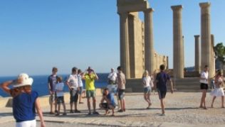 Ruinen auf Rhodos - 63 Prozent der Deutschen verbinden mit Griechenland »sehenswerte kulturelle und historische Angebote« und schätzen es gerade deswegen als Reiseziel.##Foto: Tobias Schormann Ruinen auf Rhodos - 63 Prozent der Deutschen verbinden mit Griechenland »sehenswerte kulturelle und historische Angebote« und schätzen es gerade deswegen als Reiseziel.