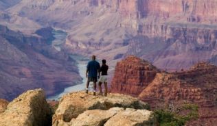 Der Andrang an berühmten Sehenswürdigkeiten wie dem Grand Canyon wird in den ersten Tagen nach der Wiedereröffnung höher als üblich sein##Foto: Arizona Office of Tourism/Joel Grimes Der Andrang an berühmten Sehenswürdigkeiten wie dem Grand Canyon wird in den ersten Tagen nach der Wiedereröffnung höher als üblich sein