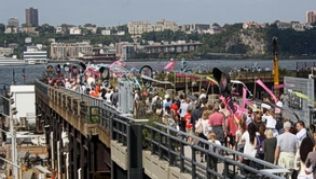 Die High Line in New York ist zu einer Touristenattraktion geworden##Foto: Christina Horsten Die High Line in New York ist zu einer Touristenattraktion geworden
