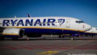 Wegen der Coronavirus-Pandemie musste Ryanair sein Flugangebot drastisch reduzieren. Ab dem 1. Juli sind aber wieder Linienflüge von und nach Deutschland geplant Wegen der Coronavirus-Pandemie musste Ryanair sein Flugangebot drastisch reduzieren. Ab dem 1. Juli sind aber wieder Linienflüge von und nach Deutschland geplant