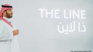 Der saudische Kronprinz Mohammed bin Salman stellt das Projekt namens «The Line» in Neom vor. Saudi-Arabien hat den Bau einer komplett autofreien Stadt als Teil seiner futuristischen Megacity Neom am Roten Meer angekündigt Der saudische Kronprinz Mohammed bin Salman stellt das Projekt namens «The Line» in Neom vor. Saudi-Arabien hat den Bau einer komplett autofreien Stadt als Teil seiner futuristischen Megacity Neom am Roten Meer angekündigt