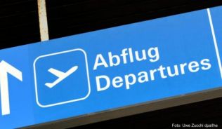 War der Passagier rechtzeitig oder zu spät am Flugsteig? Dieser Streit kann vor Gericht enden##Foto: Uwe Zucchi dpa/lhe War der Passagier rechtzeitig oder zu spät am Flugsteig? Dieser Streit kann vor Gericht enden