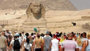 Es ist ein Auf und Ab: Die Touristenzahlen folgen den ägyptischen Machtkämpfen##Foto: Khaled El-Fiqi Es ist ein Auf und Ab: Die Touristenzahlen folgen den ägyptischen Machtkämpfen