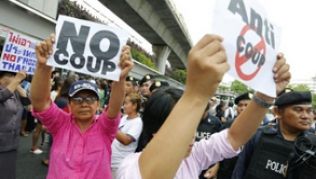 Proteste in Bangkok: Trotz des Versammlungsverbots kommt es vereinzelt zu Demonstrationen - die weitgehend ruhige Lage könne schnell umschlagen, warnt das Auswärtige Amt##Foto: Narong Sangnak Proteste in Bangkok: Trotz des Versammlungsverbots kommt es vereinzelt zu Demonstrationen - die weitgehend ruhige Lage könne schnell umschlagen, warnt das Auswärtige Amt