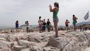 Dass Griechenland bei Urlaubern wieder hoch im Kurs steht, zeigt: Politische Krisen haben immer nur einen kurzzeitigen Effekt auf den Tourismus##Foto: Yannis Kolesidis Dass Griechenland bei Urlaubern wieder hoch im Kurs steht, zeigt: Politische Krisen haben immer nur einen kurzzeitigen Effekt auf den Tourismus