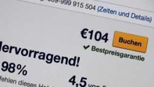 Den Urlaubstrip im Internet buchen: Das ist für viele Reisende inzwischen normal##Foto: Jörg Carstensen Den Urlaubstrip im Internet buchen: Das ist für viele Reisende inzwischen normal