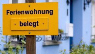 Wollen Urlauber eine Ferienwohnung beziehen, wünschen sie sich einen seriösen Anbieter##Foto: Arno Burgi Wollen Urlauber eine Ferienwohnung beziehen, wünschen sie sich einen seriösen Anbieter