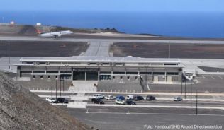 Gefährliche Scherwinde machen den Anflug auf den neuen Flughafen zum Problem. Das sei seit Jahrzehnten bekannt gewesen, beim Bau des Flughafens aber nicht ausreichend beachtet worden.##Foto: Handout/SHG Airport Directorate/dpa Gefährliche Scherwinde machen den Anflug auf den neuen Flughafen zum Problem. Das sei seit Jahrzehnten bekannt gewesen, beim Bau des Flughafens aber nicht ausreichend beachtet worden.