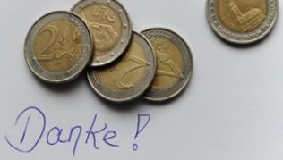 Ein Frage des Stils: Auch für den Zimmerservice gehört ein angemessenes Trinkgeld in vielen Ländern zum guten Ton ##Foto: Jens Kalaene Ein Frage des Stils: Auch für den Zimmerservice gehört ein angemessenes Trinkgeld in vielen Ländern zum guten Ton