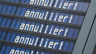 Die Schlichtungsstelle »söp« ist nun auch für Flugreisende zuständig und prüft kostenlos die Beschwerden verärgerter Passagiere##Foto: Andreas Gebert (dpa) Die Schlichtungsstelle »söp« ist nun auch für Flugreisende zuständig und prüft kostenlos die Beschwerden verärgerter Passagiere