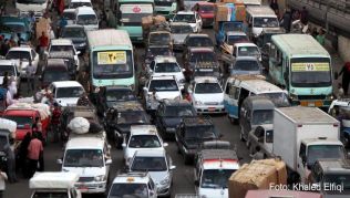 Jeder will der erste sein - dieses Prinzip führt in Kairo zu Chaos auf den Straßen##Foto: Khaled Elfiqi Jeder will der erste sein - dieses Prinzip führt in Kairo zu Chaos auf den Straßen