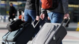 Koffer gepackt: Reisen besitzt für die Deutschen einen extrem hohen Stellenwert##Foto: Tobias Hase Koffer gepackt: Reisen besitzt für die Deutschen einen extrem hohen Stellenwert