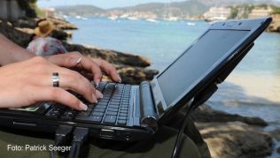 Internet im Urlaub, das nutzen viele. Aber wie sieht es auf einem Kreuzfahrtschiff aus?##Foto: Patrick Seeger Internet im Urlaub, das nutzen viele. Aber wie sieht es auf einem Kreuzfahrtschiff aus?