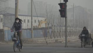 Gefährlicher Feinstaub in der Luft: Peking hat derzeit mit besonders heftigem Smog zu kämpfen.##Foto: Adrian Bradshaw Gefährlicher Feinstaub in der Luft: Peking hat derzeit mit besonders heftigem Smog zu kämpfen.