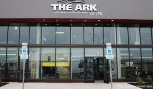 Hier geht es zum neuen Luxus-Terminal nur für Tiere: »The Ark« (Die Arche) soll Ende Juni 2017 ihren vollen Betrieb aufnehmen##Foto: Christina Horsten/dpa Hier geht es zum neuen Luxus-Terminal nur für Tiere: »The Ark« (Die Arche) soll Ende Juni 2017 ihren vollen Betrieb aufnehmen