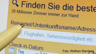 Immer mehr Urlauber buchen ihre Unterkunft im Internet. Zu diesem Ergebnis kommt die Forschungsgemeinschaft Urlaub und Reisen ##Foto: Wolfram Steinberg Immer mehr Urlauber buchen ihre Unterkunft im Internet. Zu diesem Ergebnis kommt die Forschungsgemeinschaft Urlaub und Reisen