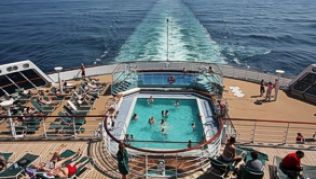 Das Angebot an Kreuzfahrten wird immer differenzierter. Die Deutschen nehmen es an - trotz des Untergangs der »Costa Concordia«.##Foto: Hilke Segbers Das Angebot an Kreuzfahrten wird immer differenzierter. Die Deutschen nehmen es an - trotz des Untergangs der »Costa Concordia«.