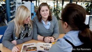 Die Buchung der Pauschalreise im Reisebüro ist der klassische Weg. Viele Urlauber schätzen hier die persönliche Beratung##Foto: Kai Remmers Die Buchung der Pauschalreise im Reisebüro ist der klassische Weg. Viele Urlauber schätzen hier die persönliche Beratung