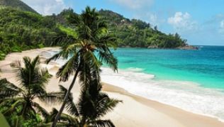 Die Seychellen mit ihren paradiesischen Stränden sind ein Edelziel. Thomas Cook legt zum Winter einen eigenen Ganzjahreskatalog für luxuriöse Fernreisen auf##Foto: Thomas Cook AG Die Seychellen mit ihren paradiesischen Stränden sind ein Edelziel. Thomas Cook legt zum Winter einen eigenen Ganzjahreskatalog für luxuriöse Fernreisen auf