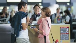 Passagiere haben bei Verspätungen Anspruch auf Entschädigung, wenn die Airline keine Ersatzcrew stellen kann.##Foto: R&P Passagiere haben bei Verspätungen Anspruch auf Entschädigung, wenn die Airline keine Ersatzcrew stellen kann.