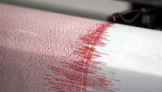 Urlauber, die nach dem starken Erdbeben vor der Küste Sumatras Angst vor weiteren Beben oder Tsunamis haben, können ihre Reise mit dieser Begründung nicht kostenlos stornieren.##Foto: Oliver Berg Urlauber, die nach dem starken Erdbeben vor der Küste Sumatras Angst vor weiteren Beben oder Tsunamis haben, können ihre Reise mit dieser Begründung nicht kostenlos stornieren.