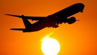 Die Umorganisation einer Flugroute darf Passagiere nicht in hohem Maß belasten##Foto: Daniel Reinhardt Die Umorganisation einer Flugroute darf Passagiere nicht in hohem Maß belasten