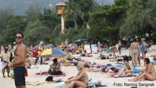 Auch in Phuket tummeln sich viele, die vor dem deutschen Winter flüchten##Foto: Narong Sangnak Auch in Phuket tummeln sich viele, die vor dem deutschen Winter flüchten