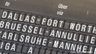 Kein Flugverkehr nach Brüssel: In die belgische Hauptstadt fliegen ist derzeit nicht möglich. Betroffene Passagiere können ihr Flugticket zurückgeben oder umbuchen und erhalten den vollen Preis zurück##Foto: Boris Roessler Kein Flugverkehr nach Brüssel: In die belgische Hauptstadt fliegen ist derzeit nicht möglich. Betroffene Passagiere können ihr Flugticket zurückgeben oder umbuchen und erhalten den vollen Preis zurück