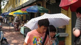 Die Shop-Houses an der Na-Phra-Lan-Straße in Bangkok sind frisch renoviert und seit kurzem Unesco-Weltkulturerbe.##Foto: Andrea Warnecke Die Shop-Houses an der Na-Phra-Lan-Straße in Bangkok sind frisch renoviert und seit kurzem Unesco-Weltkulturerbe.