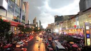 Erst zahlen, dann Sightseeing in Bangkok: Nach dem Willen der thailändischen Regierung zahlen ausländische Touristen in Zukunft für die Einreise ins Land 500 Baht##Foto: Tourism Authority of Thailand Erst zahlen, dann Sightseeing in Bangkok: Nach dem Willen der thailändischen Regierung zahlen ausländische Touristen in Zukunft für die Einreise ins Land 500 Baht