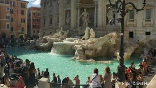 Der Trevi-Brunnen zählt zu den beliebtesten Sehenswürdigkeiten Roms##Foto: David Hahn Der Trevi-Brunnen zählt zu den beliebtesten Sehenswürdigkeiten Roms