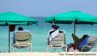 Urlauber können es sich in Miami wieder gut gehen lassen##Foto: Thomas Eisenhuth/dpa/Archiv Urlauber können es sich in Miami wieder gut gehen lassen