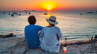 Sonnenbaden auf Rhodos: Griechenland dürfte im Sommer mit das gefragteste Reiseziel im Ausland sein Griechenland dürfte im Sommer mit das gefragteste Reiseziel im Ausland sein
