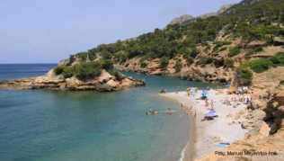 Überschaubarer Trubel: Der Strand S'Illot auf Mallorca ist selbst im Sommer nicht sonderlich überlaufen Überschaubarer Trubel: Der Strand S'Illot auf Mallorca ist selbst im Sommer nicht sonderlich überlaufen
